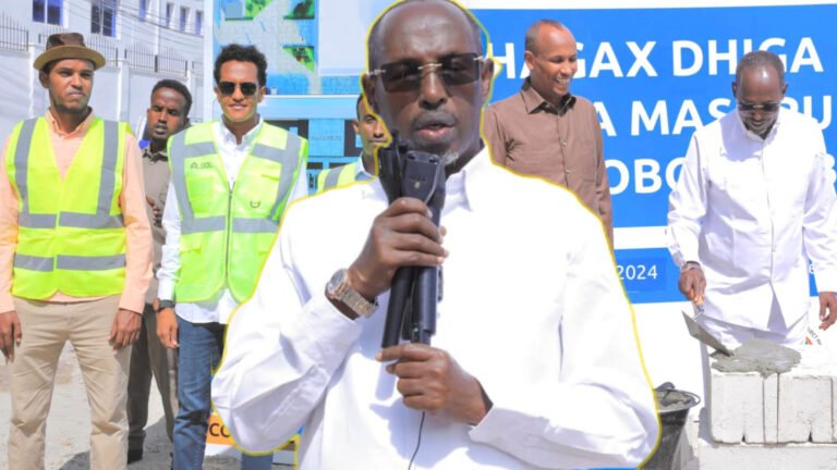 {DAAWO MUUQAALKA}Gudoomiyaha Gobolka Banaadir oo dhagax dhigah Xafiis ku shaqeeyo Bankiga Aduunka.