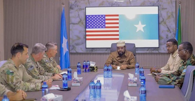 Axmed Madoowe oo La Kulmay taliyaha howlgallada gaarka ah ee Bariga Afrika