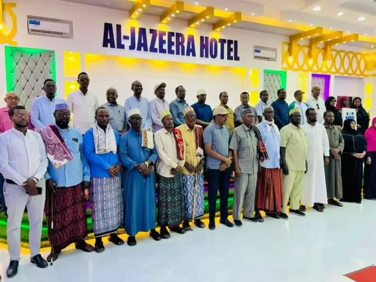 Puntland & Galmudug oo isku keenay odayaasha beelihii dhawaan ku dagaalamay deaganada labadaas maamul.