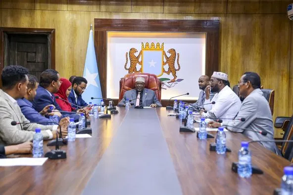 Aadan Madoobe oo amar  ku Bixiyay in La Xulo  Baarlamaanka Soomaliya Ku Matalayo (EAC)