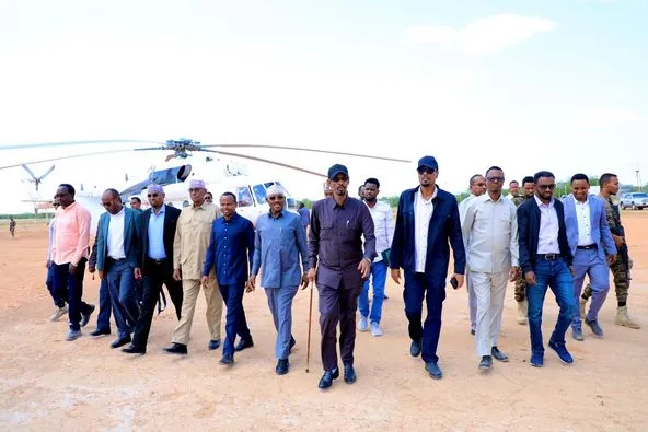 {DAAWO SAWIRADA} Wafdi aay Ka Mid Yahiin wasiiro iyo Xildhibaano oo u baxay xalinta dagaalka Luuq