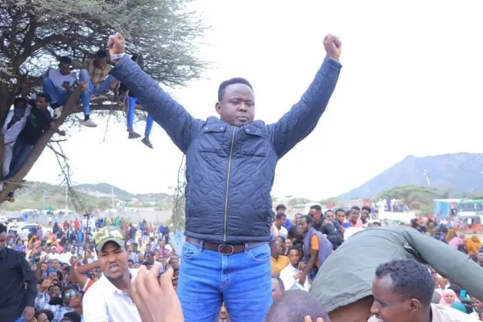 {DAAWO SAWIRADA} Xildhibaan Maxamed Abiib oo si wayn loogu soo dhoweeyay Boorama