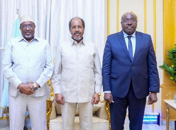 {DAAWO SAWIRADA} Madaxweyne Xasan oo Qaabilay Guddoomiyaha Baarlamaanka {EAC}