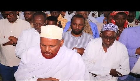 {DAAWO MUUQAALKA} Salaada Janaasada oo lagu Dukaday Meeydka AUN shiikh Cismaan Xidig