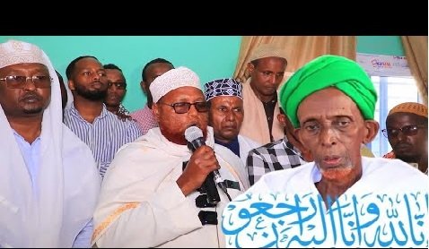 {DAAWO MUUQAALKA} Shikh Maxamud ow Cabdulle Cariif oo kamida ardayda Shiikh Cusman Xiddig oo ka hadlay Geerida shiikha
