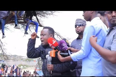 {DAAWO MUUQAALKA} Xildhibaan Maxamed Abiib iyo Hadalkii uu u Jeediyay Shacabka Boorama.