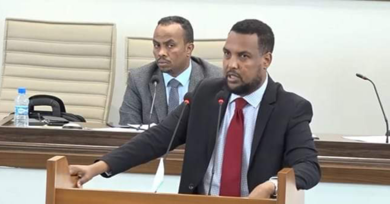 Xildhibaan ka tirsan Baarlamaanka soomaliya oo sheegay in loogu hanjabay dil kadib markii….