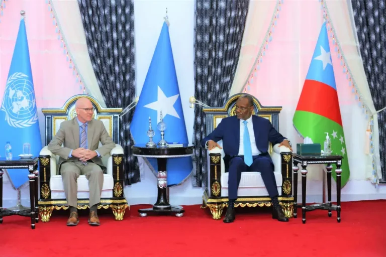 MD Koofur galbeed iyo James Swan oo Ka Wada Hadlay Arima aay Ka Midyahiin….