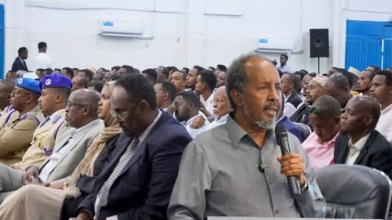 {DAAWO MUUQAALKA} Madaxweyne Xasan Shiikh oo Sharaxay Guulaha Dowlada Soomaaliya.