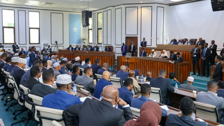 Xildhibaano codsaday ajendaha kulanka soo socda in Looga Hadlo Cabashada Bajaajleeyda