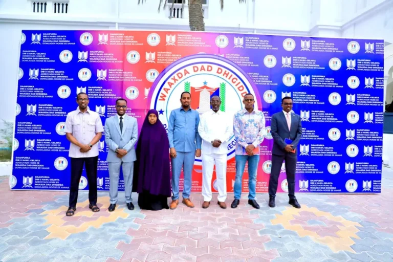 Shacabka Muqdisho oo helaya Shahaado ay sanado badan wada sugayee.