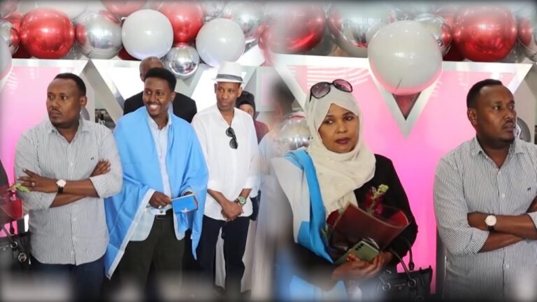 {DAAWO MUUQAALKA} Wasiirka Dhalinyarada iyo Ciyaaraha oo lagu soo dhaweeyay Toronto ee caasimada dalka Canada.