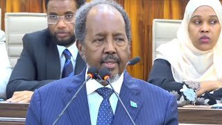 {DAAWO MUUQAALKA} Madaxweyne Xasan shiikh oo Baarlamaanka ka hor jeediyey khudbad dhinacyo badan taabaneeyso.