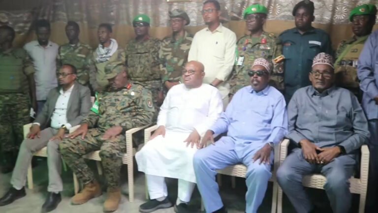 {DAAWO MUUQAALKA} Wafdi ka socda Golaha Midowga Afrika iyo Madaxda ATMIS Oo gaaray Magaalada Baraawe.