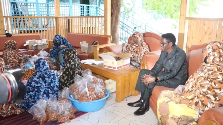 {DAAWO MUUQAALKA}  Wasiirka Aniga oo Sheegay in Haweenka ay laf dhab u yihiin Dagaalka AS