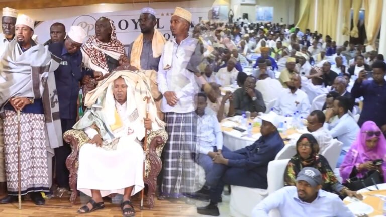 {DAAWO MUUQAALKA} Nabadoonka mid ka mid ah beelaha Soomaaliyeed oo Muqdisho lagu caleema saaray