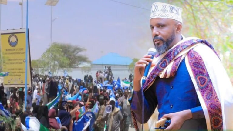 {DAAWO MUUQAALKA}  Garaad Jaamac Garaad Cali oo lagu soo dhaweyay dagmada Qardho.