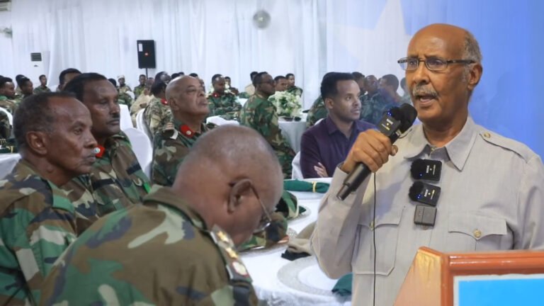 {DAAWO MUQAALKA} Gen, Indhaqarshe “Saraakiisha dhalinyarada Ah Fursad weeyn ayey haaystaan?