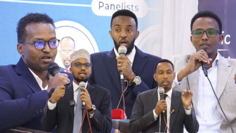 {DAAWO MUQAALKA} Kulan lagu soo bandhigayay canshuuraha ay qaado dowaladayo dood cilmiyeed.