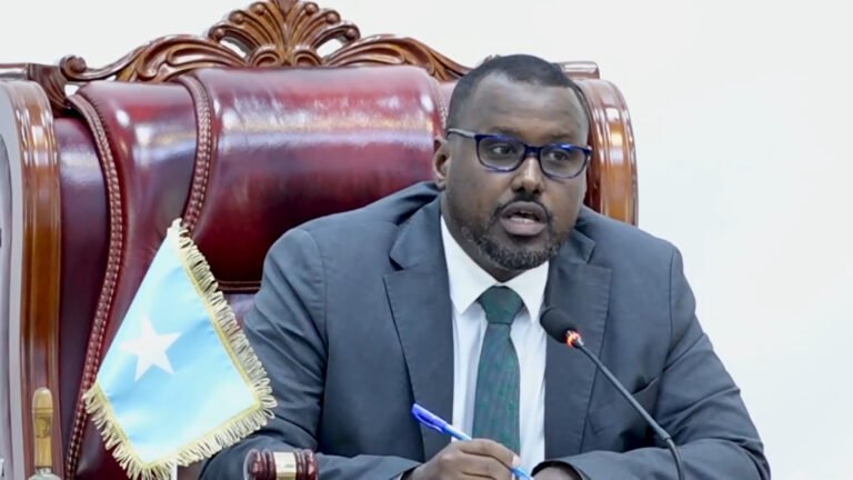 Xildhibaano oo horey looga mamnuucay ka qeyb galka fadhiyada Golaha Shacabka oo dib loogu fasaxay