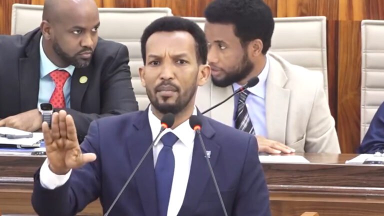 {DAAWO MUQAALKA}  Xildhibaan Mukhtaar Saajin “Inta sharci looga helaayo Canshuurta iibka waa in la joojiyaa”