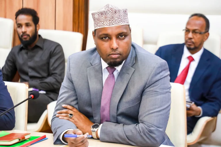 Muxuu yahay khilaafka ka taagan wasaaradda qorsheynta?