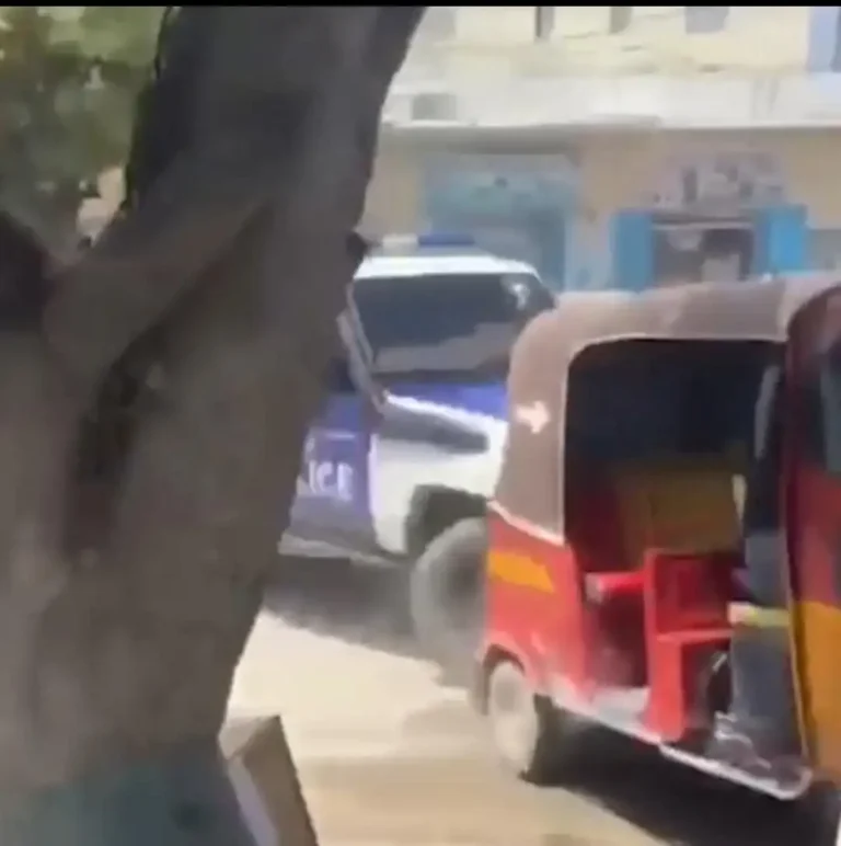 Askari Shalay Ku Xadgudubay Wade Mooto Bajaaj oo Muqdisho lagu xiray