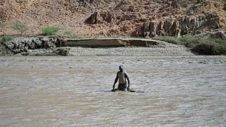 Dam bursts in war-torn Sudan killing 60.