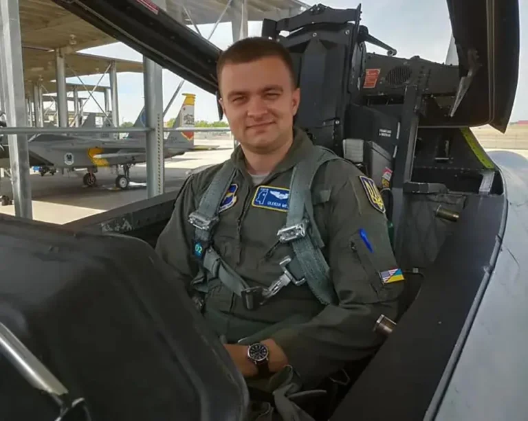 Diyaaradii F-16 ee Mareykanka ee la siiyey Ukraine oo burburtay