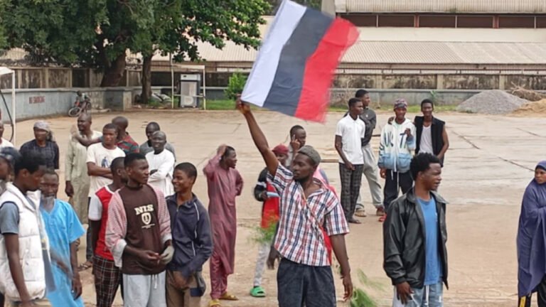 Nigeria arrests protesters with Russian flags