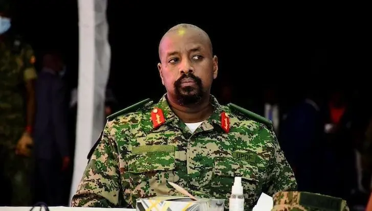 Taliyaha ciidamada Uganda oo ku hanjabay in uu weerari doono bariga Congo.