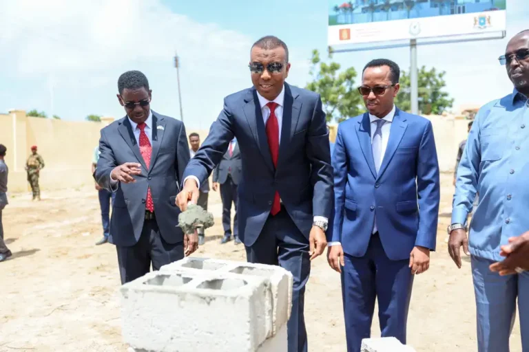 {DAAWO SAWIRADA} RW DFS oo dhagax-dhigay Laanta bixinta adeegga Baasaboorrada Boondheere