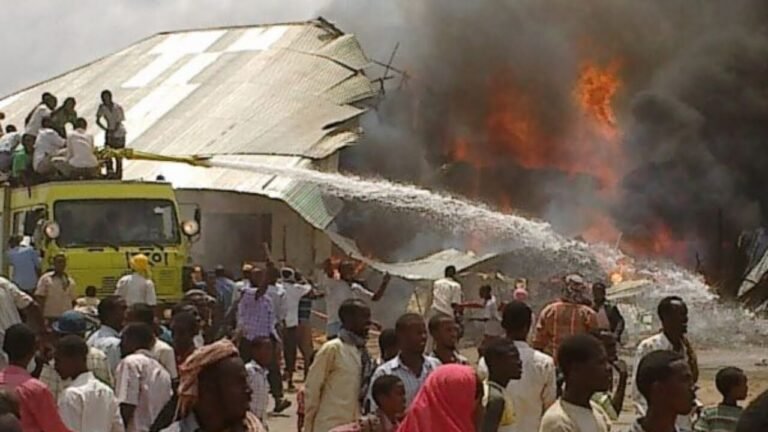 {DAAWO MUQAALKA} Faah faahinta Suuqa Tabeelaha Sheekh Ibraahim oo gubanaya.