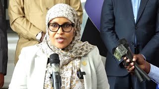 {DAAWO MUQAALKA}  Wasiirka Gaadiidka Maxeey ka tiri Cabashada Bajaajleyda Muqdisho?