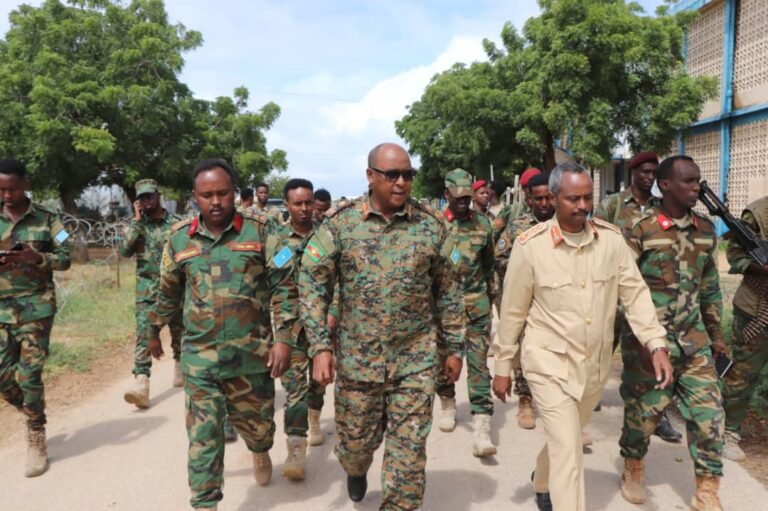 {DAAWO SAWIRADA} Taliyaha CXDS oo Booqday Xaruun Loogu Talagalaya Ciidanka Dhulka