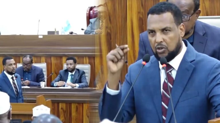 {DAAWO MUQAALKA} Xildhibaan Cabdi Rashiid ”In Saxaafada laga hor istaago in la wareeysto xildhibaanada waa Caburin”