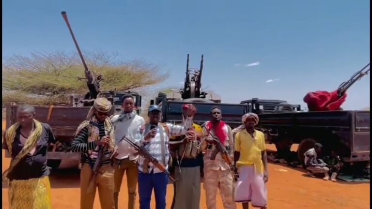 {DAAWO MUQAALKA} Airport ka Cabudwaaq wax diyaarad ah kama dagi Karto ,