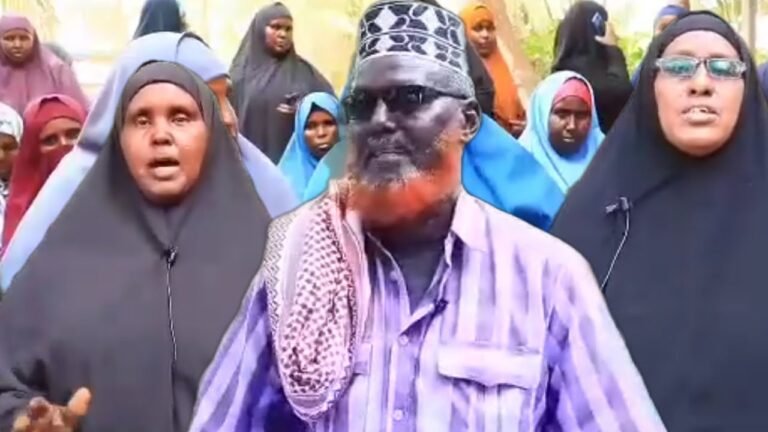 {DAAWO MUUQAALKA}  Haweenka Beesha faramage samatalis oo booqasho ugu tagay ugaaska Beesha Xawaadle ugaas yuusuf