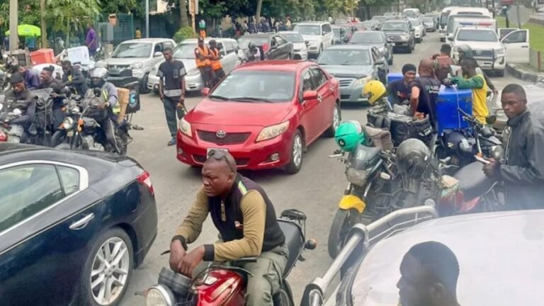 Gridlock in Nigeria amid fuel shortages and price hikes
