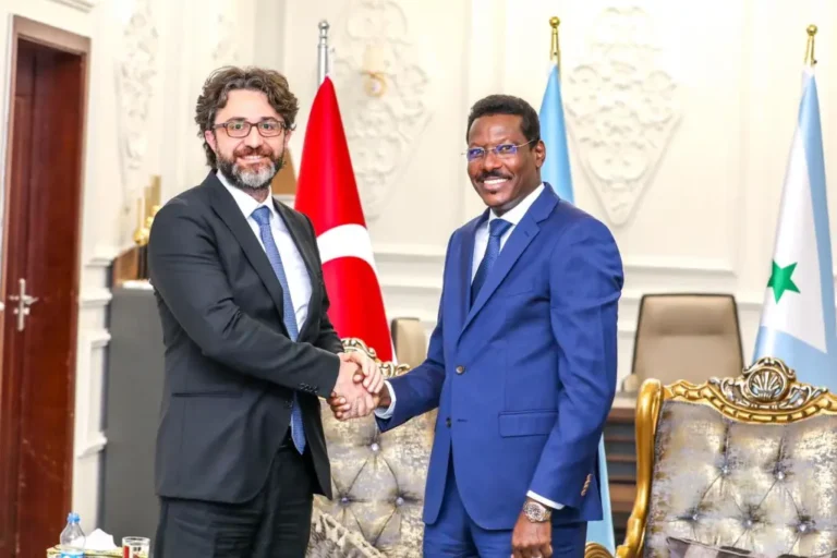 {DAAWO SAWIRADA} Safiirka Dowladda Turkiga u Fadhiya Soomaaliya & Qoor Qoor oo Kulmay