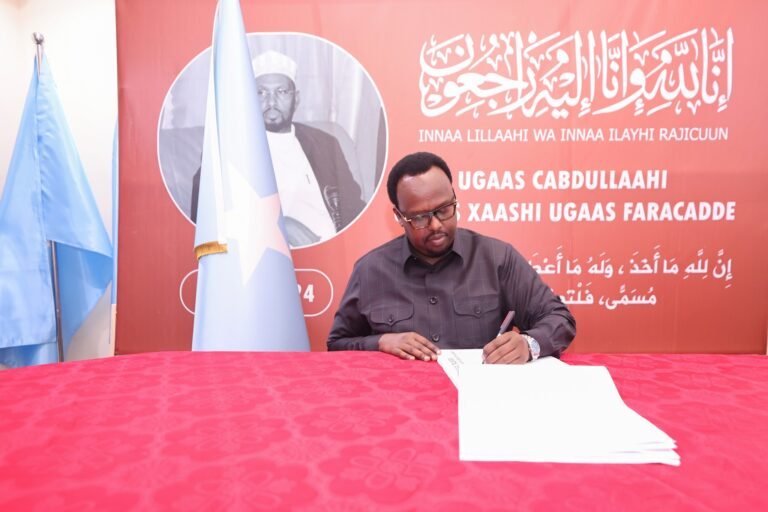 {DAAWO SAWIRADA} RW Kuxigenka oo Maanta Tacsi Ugu tagay Qoyska Ugaas  Faracade