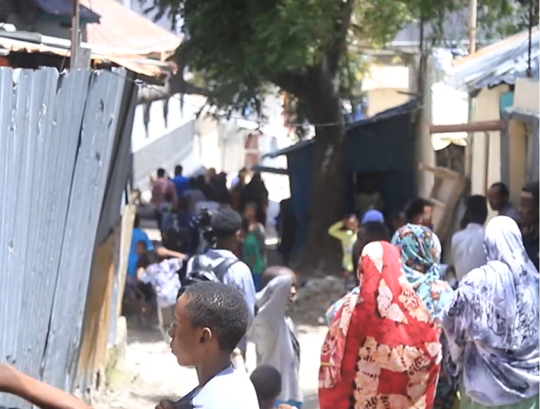 Faahfaano Kasoo Baxayo Wiil Muqdisho ku dilay awoogiis hooyadiis dhalay