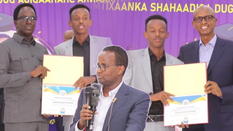 {DAAWO MUQAALKA} XL ka tirsan BJFS oo ka qeyb galay munaasabad lagu dhiirigelinayay ardaygii kaalinta koowaad galay.