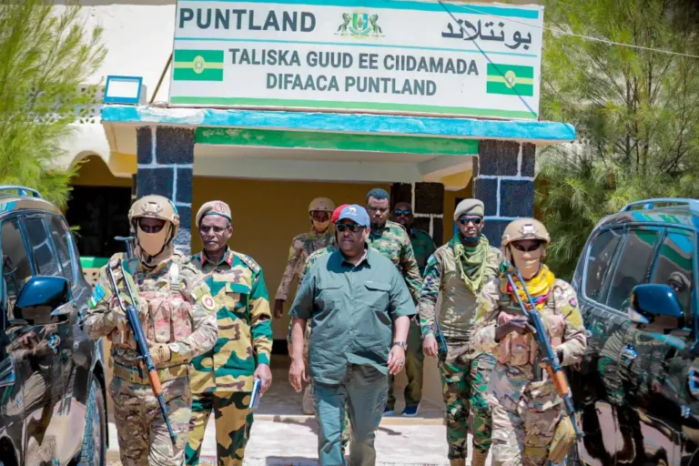 {DAAWO SAWIRADA} Madaxweyne Deni oo faray ciidanka Puntland in dagaal isku diyaariyaan