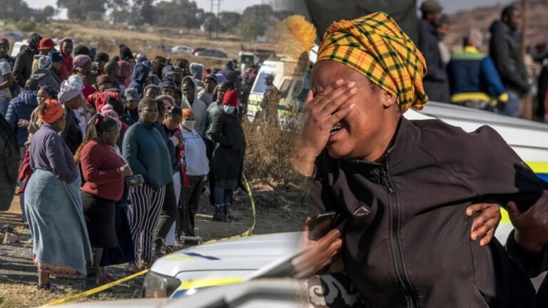 {DAAWO MUUQAALKA} Toogasho wadareed lagu Dilay Dad Badan oo ka dhacday Koofur Africa.