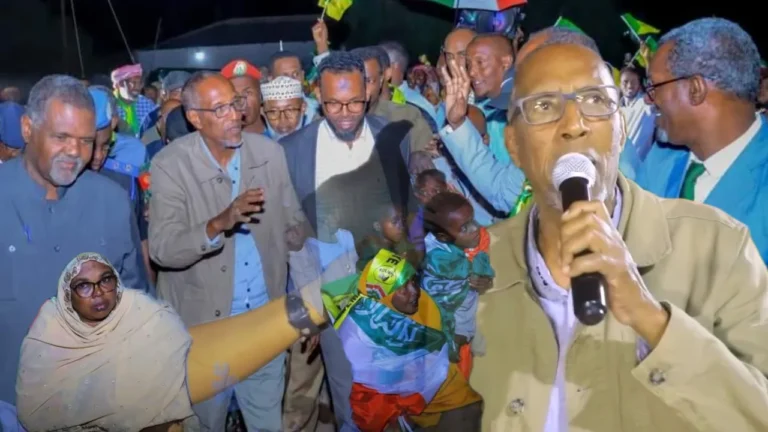 {DAAWO MUQAALKA} “Qaranka difaaciisu waa mid aad u soo halganteen waana mid aad ilaashanaysan” Madaxwayne Biixi Cabdi