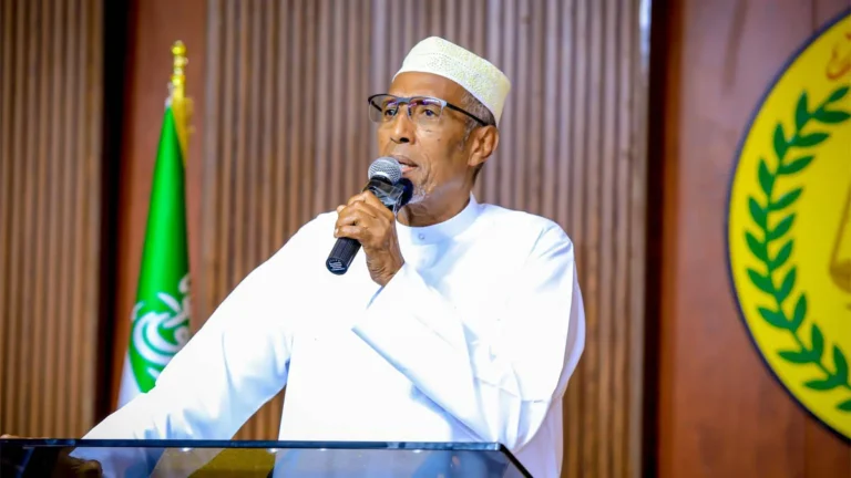 Muusa Biixi oo Duleedka Hargeysa ka bilaabay Aruurinta Ciidamo Beeleed Asiga ka amar qaato.