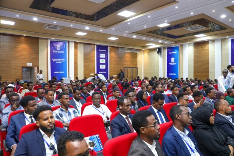 {DAAWO SAWIRADA} MD Xasan oo Daah-Furay Shirka Sannadlaha Ah ee Bangiyada Dalka