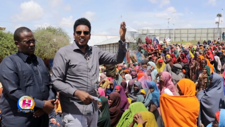 {DAAWO MUQAALKA} Maamulka Degmada Kaxda oo kormeeray boqolaal qoys oo barkacayaal ah kuna nool Degmadaasi.