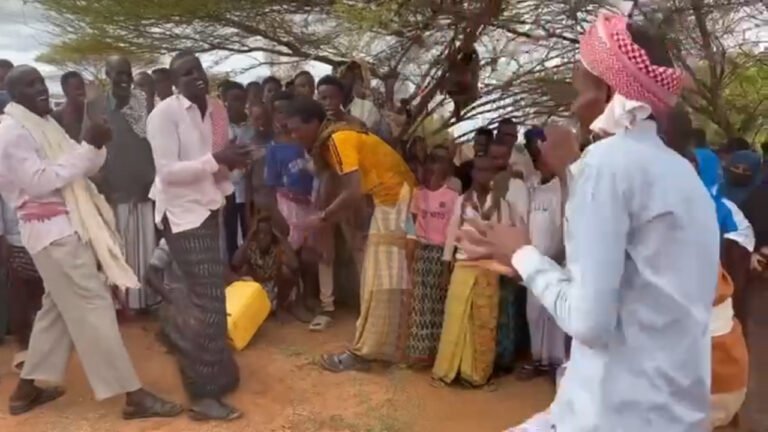 {DAAWO MUUQAALKA} Ciyaar dhaqameed cajiib ah